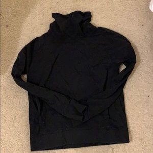 Lululemon black crew neck size 6